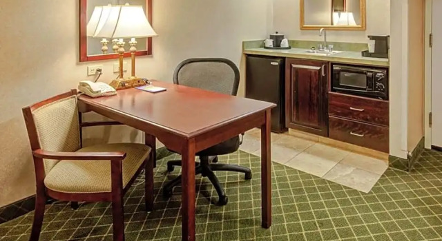 Четырёхместная студия Hampton Inn Cambridge