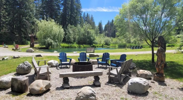 Двухместный номер Standard Riverfront Motel & Cabins
