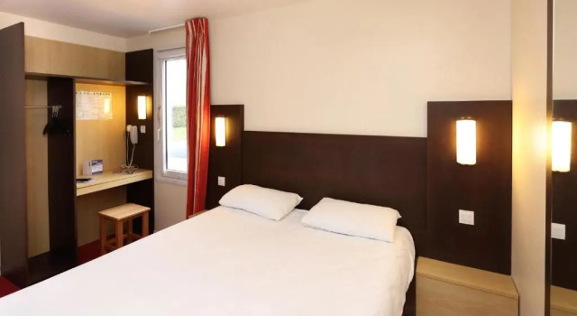 Номер Standard Brit Hotel Essentiel Reims Taissy
