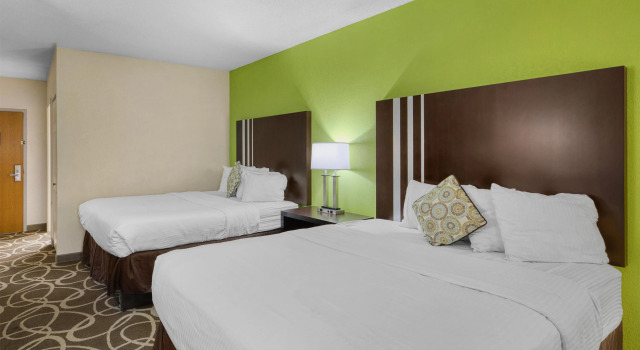 Четырёхместный номер Standard Best Western Lake Cumberland Inn