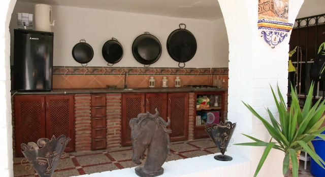 Beautiful 13 bed Villa, Private Pool, Large Garden, Rezervați Hotel Cacin 