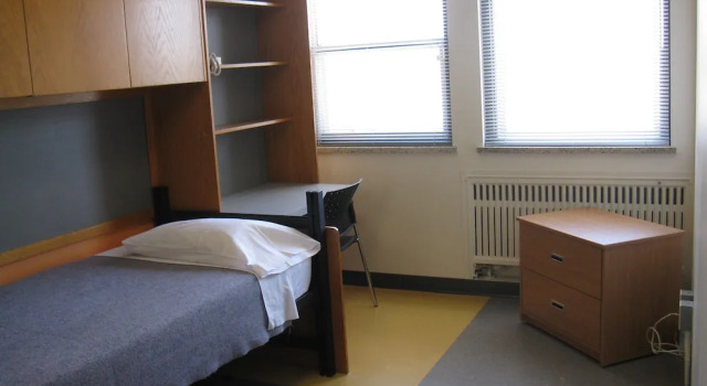 Кровать в общем номере Université de Moncton
