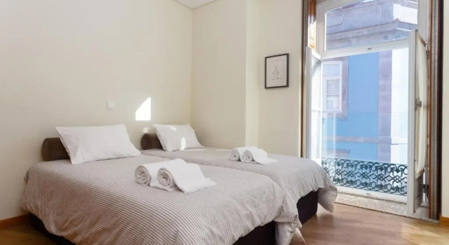 Апартаменты с балконом Chateau Apartments