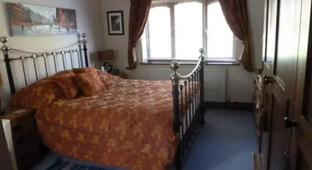 Can-Yr-Aderyn, Rezerwuj Hotel Ammanford Carmarthenshire