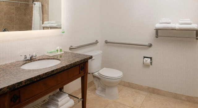 Четырёхместный номер Standard Holiday Inn Portland - Columbia Riverfront by IHG