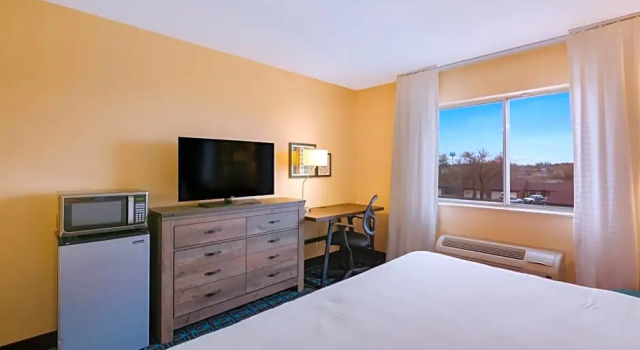 Номер Standard AmericInn by Wyndham Minot