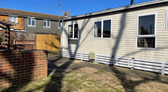 Pevensey Bay Holiday Park Corner Lodge With Own Garden 3 Bedrooms 2 Bathrooms Beach 5 Minutes Walk, Забронировать Отель Отели Исторического графства Суссекса с парковкой, Парковка