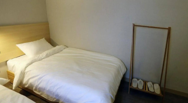Hotel 8 Hours