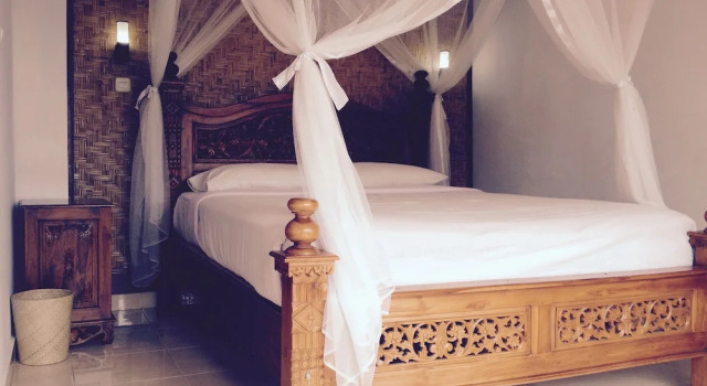 Номер Standard с балконом KARANG SARI Guesthouse & Warung
