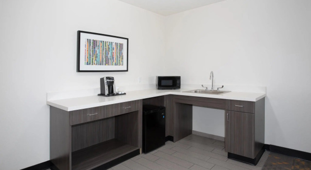 Двухместный люкс c 1 комнатой Holiday Inn Glendale - Stadium & Ent Dist by IHG