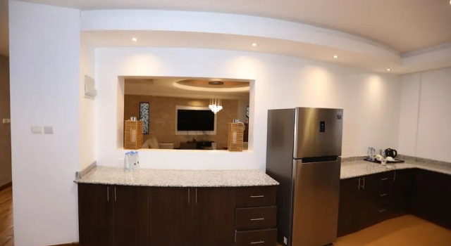 Двухместный люкс c 1 комнатой с балконом Bidwood Suite Hotel, Opposite Sarit Centre