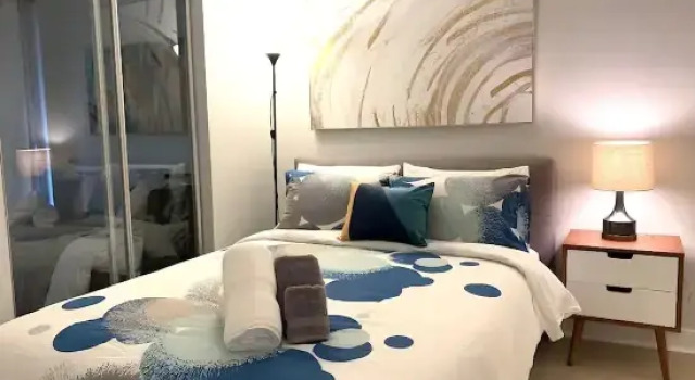 Люкс Standard Yorkville Bloor Suites- 2 minutes walk to Transit