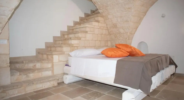 Tower House in Puglia With Pool and Coast Views, Book Feriehus Cisternino Valle d'Itria