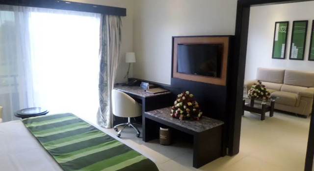 Двухместный полулюкс с балконом Отель Best Western Premier Garden Entebbe
