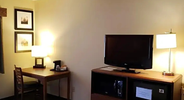Номер AmericInn by Wyndham Iron River