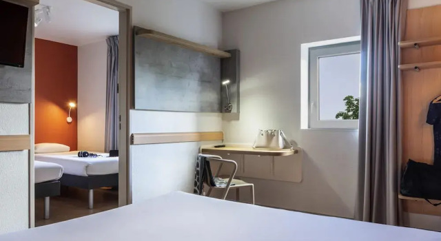 Трёхместный номер Standard ibis budget Grigny Centre
