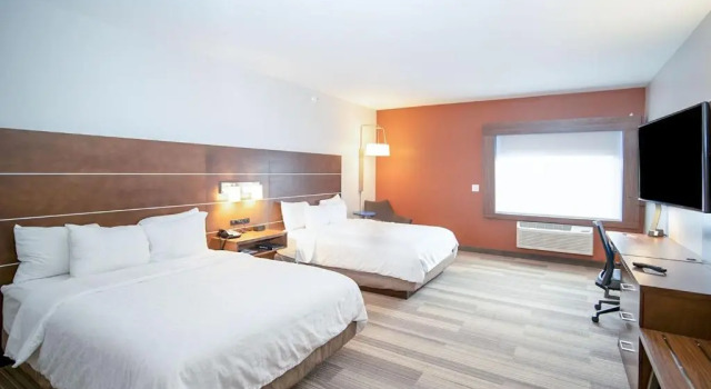 Четырёхместный номер Standard Holiday Inn Express Houghton-Keweenaw by IHG