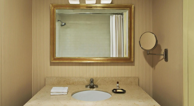 Четырёхместный номер Standard Sheraton LaGuardia East Hotel