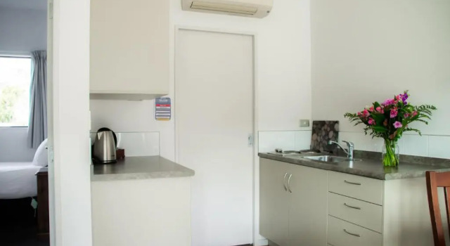 Апартаменты Carrick Lodge Motel