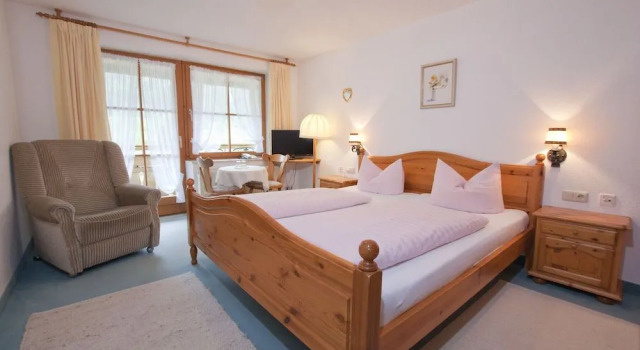 Berghüs Schratt - vegetarisches und veganes Biohotel, Book Hotel Oberstaufen Bayern