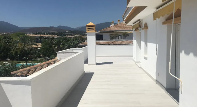 Апартаменты с 3 комнатами с балконом Puerto Banus Luxury Penthouse