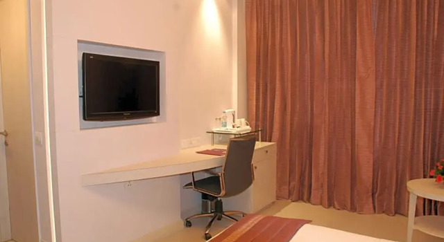 Номер Superior Sarovar Portico Naraina, Hotel