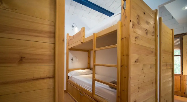 Crux Albergue, Book Hotel Hotels in Aragon with Parking, Parking