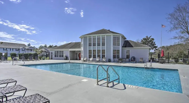 Gulf Shores Condo w/ Pool Access, 5 Mi to Beach!, Prenota Appartamento Hotel a Alabama con parcheggio, Parcheggio