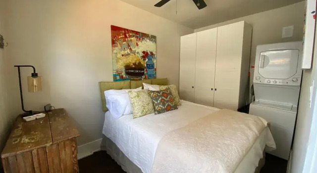 Двухместный коттедж с балконом The Chic Guest Retreat in Old Town near CSU!