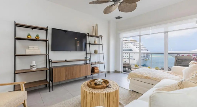 Experience the Groovy Harbour House Lifestyle, Забронировать Отель Ораньестад Аруба