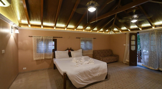 Surya Kiran Heritage Hotel, Rezerwuj Hotel Hotele w North Goa z parkingiem, Parking