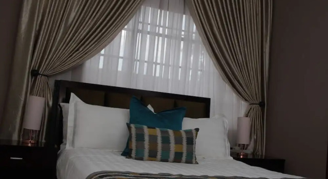 Camera Classica Triple Palms Bed and Breakfast