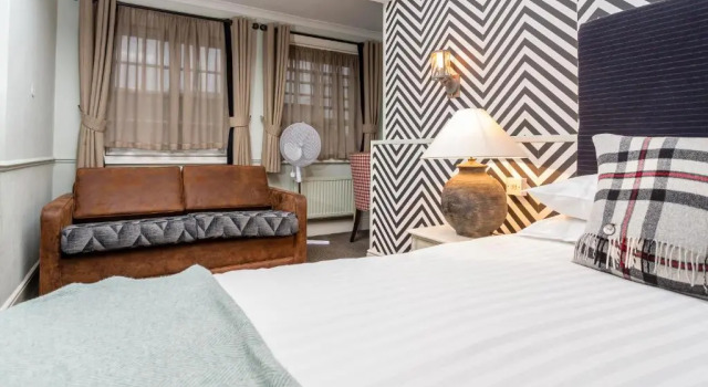 Трёхместный номер Standard White Hart, Newmarket by Marstons Inns