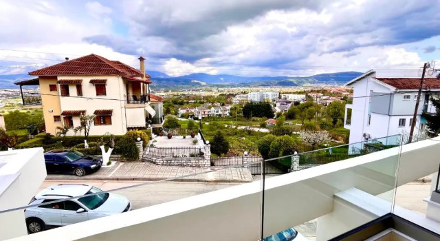 Полулюкс с балконом CITY HILL Luxury Apartments