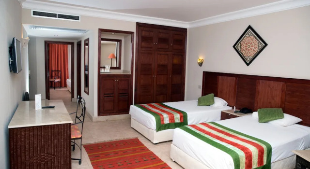 Standardowy czteroosobowy rodzinny pokój i balkonem Romance Hotel