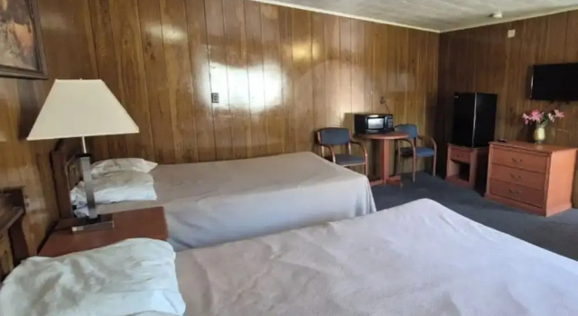 Четырёхместный номер Standard Sycamore Motel Havana Near Illinois River