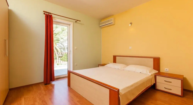 Apartments Mirko Duce, Rezerwuj Apartament Hotele w Split-Dalmatia County z parkingiem, Parking