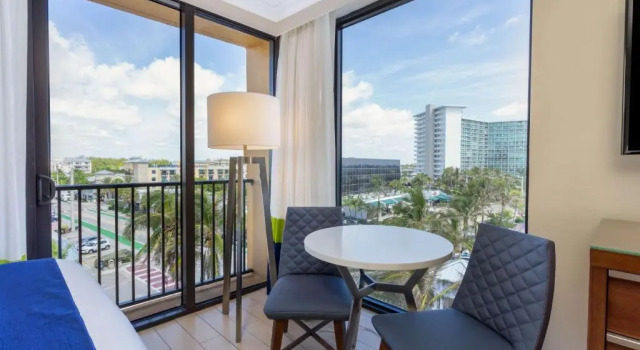 Номер Standard Wyndham Deerfield Beach Resort