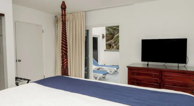 Номер Deluxe Palms Resort and Beach
