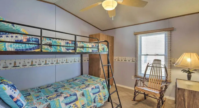 Quaint Chincoteague Island Hideaway w/ 2 Porches!, Prenota Hotel Chincoteague Virginia