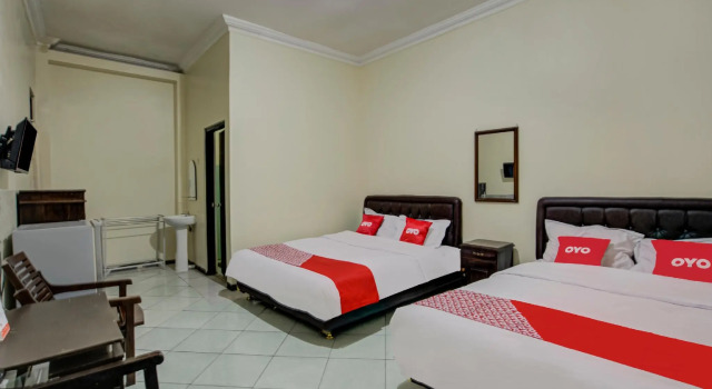 Семейный номер Standard RedDoorz Syariah at Hotel Pandan Wangi near Alun Alun Sidoarjo