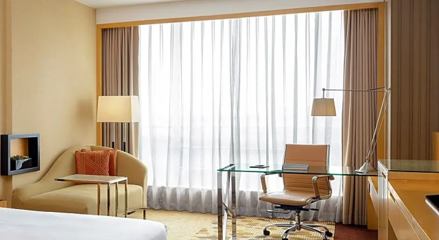 Двухместный люкс Executive Lounge Access High Floor c 1 комнатой Отель Courtyard by Marriott Shanghai Central