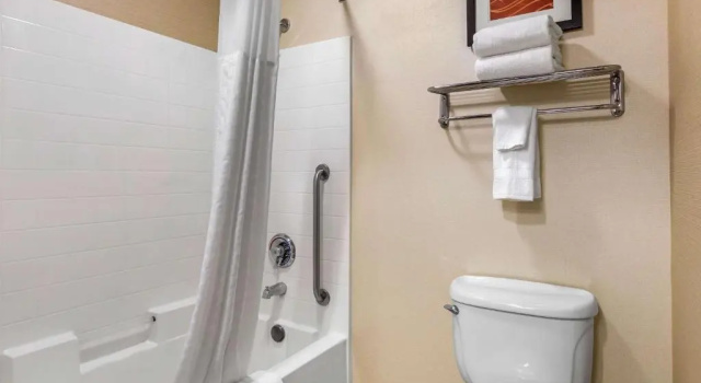 Четырёхместный номер Deluxe Comfort Inn & Suites Murrieta Temecula Wine Country
