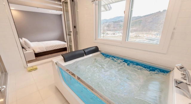 I Pluss Poolviller Pension, Boek Hotel Hotels in Gangwon-Do met parkeren, Parkeren