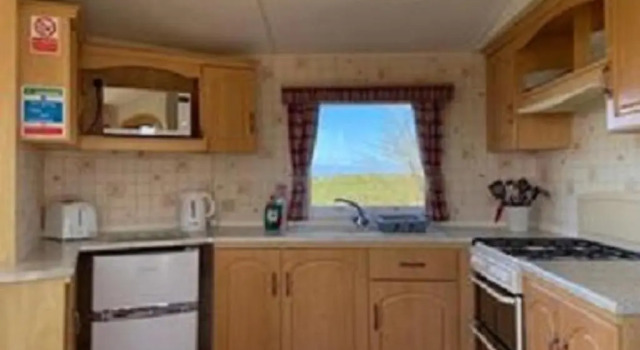 The Beach Hut, sleeps up to 4 guests and has a Private Hot Tub, FirePit, BBQ and is located in a Peaceful setting with Alpacas and gorgeous countryside views on Anglesey, North Wales, Reserva ahora Hotel Rhosybol Reino Unido