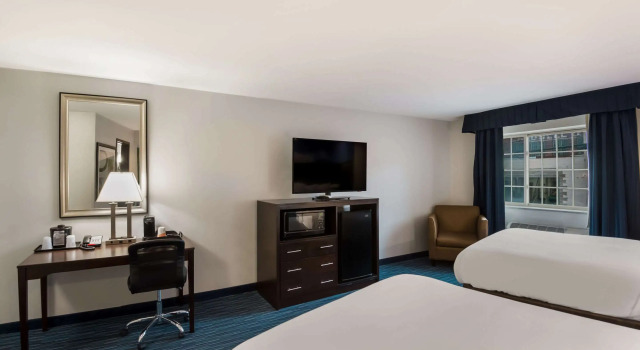 Четырёхместный номер Standard Clarion Pointe Syracuse Downtown