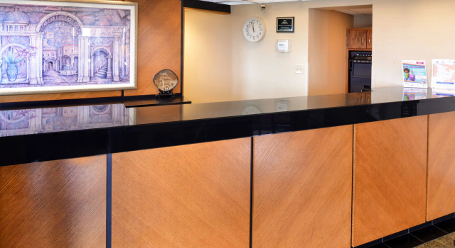 Americas Best Value Inn - Collinsville / St. Louis, Buchen Sie Gasthaus Hotels in Collinsville mit Parkplatz, Parkplätze