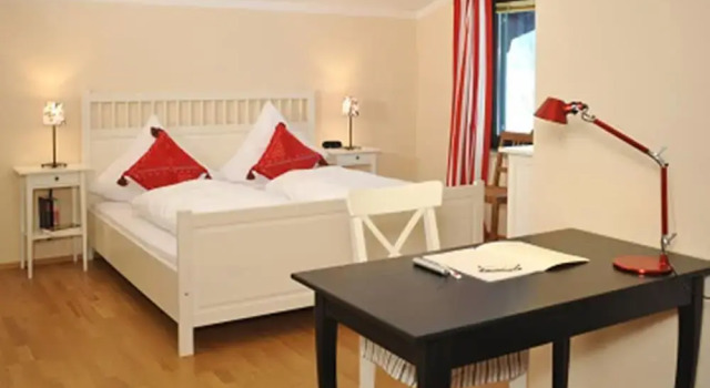 Chalet Chiemgau, Varaa Mökki Hotellit Baijeri pysäköinnillä, Pysäköinti