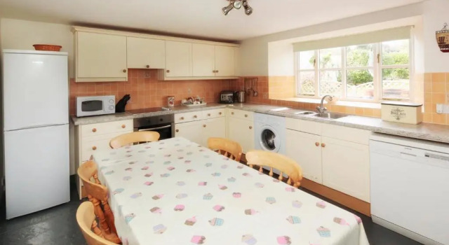Коттедж с 3 комнатами Long Barn Holiday Cottages