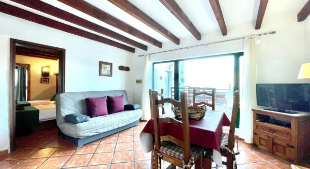 Apartment in rural house with Wifi and ocean view